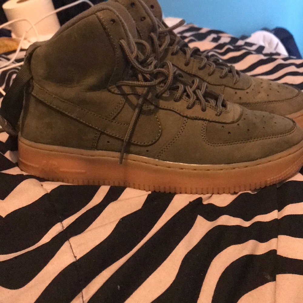 Shoes - Picture 2 of 3